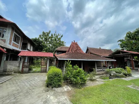 Saka Homestay Boutique & Cafe Отели в г. Magelang Regency