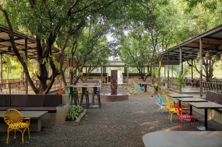 Tiki Farms Отели в г. Каламболи Тарф Уореди