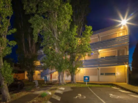 นออแมย์สอาร์เลส โรงแรมในอาร์ล