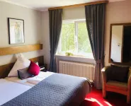 Hotel-Restaurant Berghof Отели в г. Альценау