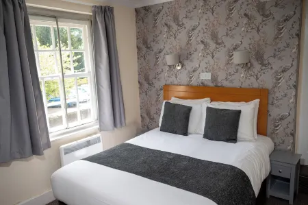 Bell Hotel by Greene King Inns Отели в г. Ли