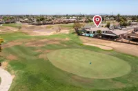 Peoria Oasis on Golf Course: Pool & Putting Green!