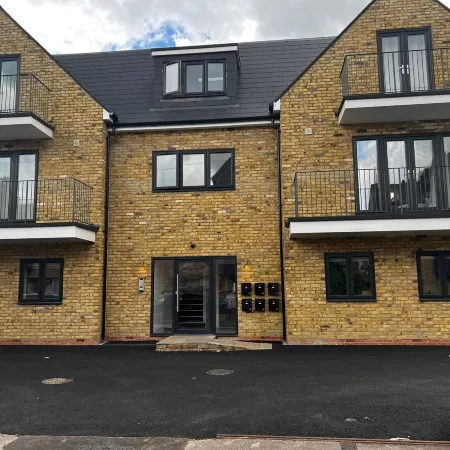 Skyvillion -Vineyard Court- Enfield 1-Bed W/Garden