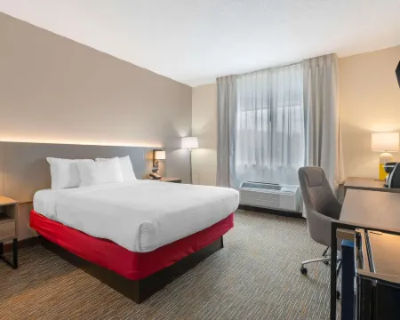 曾斯維爾市中心的舒適套房酒店 馬斯金格姆縣酒店