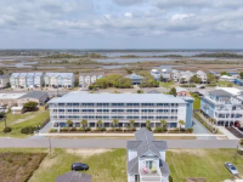 206 Queen Suite, 2nd Floor Low Tide Hotels in Topsail