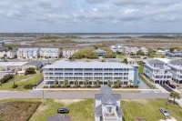 206 Queen Suite, 2nd Floor Low Tide Hotels in North Topsail Beach