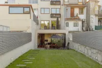 Legacy Oporto Premium Apartment B by Vacationy - 3-Star