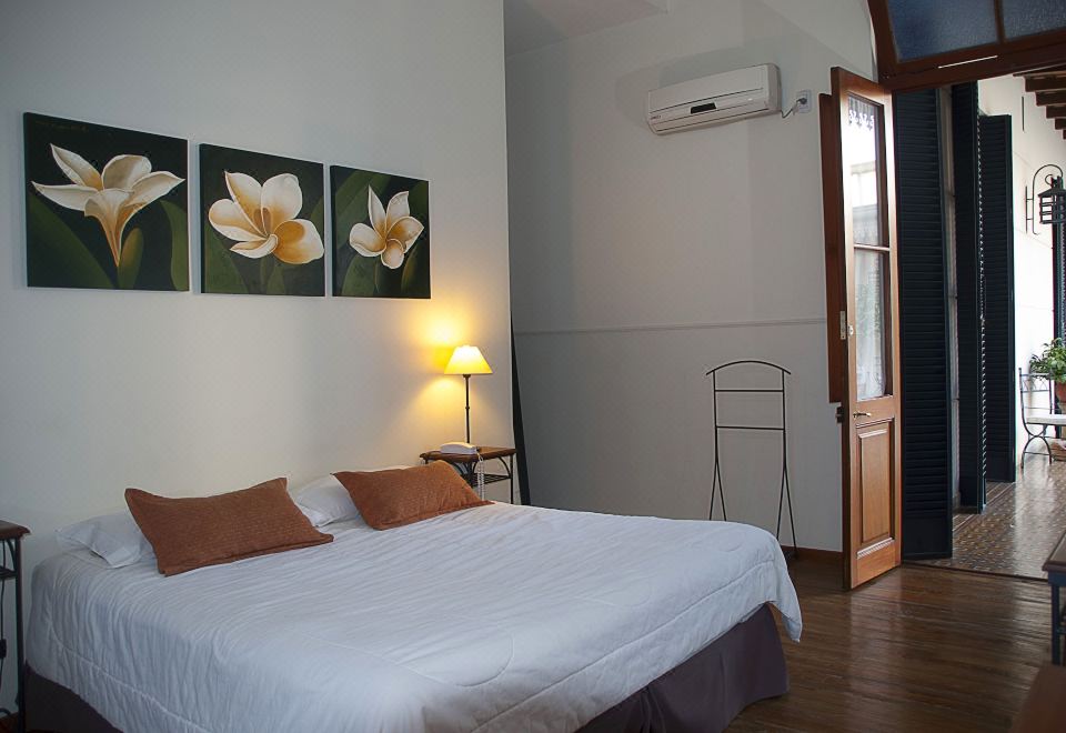 엘 아리보 호텔의 깔끔한 객실 내부 사진