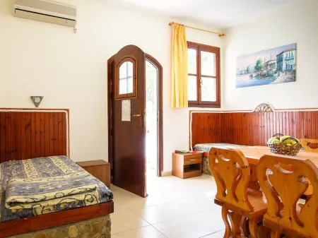 Quiet Place with Efflorescent Garden