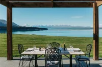Mt Cook Lakeside Retreat Hotels in Ben Ohau