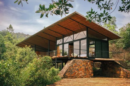 Kurunduketiya Private Rainforest Resort Отели рядом с достопримечательностью «Sivali Central College Playground»