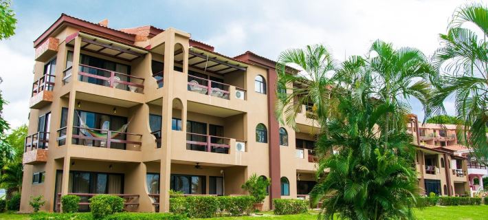 Spectacular - Spacious Unit in Flamingo in Front of the Beach Hotels in Playa Flamingo