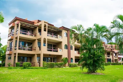 Spectacular - Spacious Unit in Flamingo in Front of the Beach