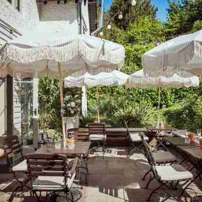 Bel and the Dragon-Churt Hotel Exterior