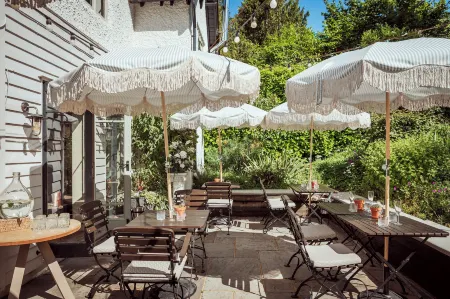 Bel and the Dragon-Churt Отели в г. Фарнем