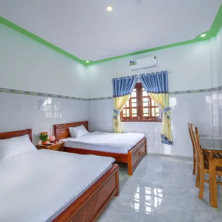 Hotel Nguyên Toàn Отели рядом с достопримечательностью «Лонг-Бич»