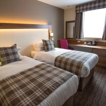 Luxury Ravensheugh Gardens Retreat over-Looking Golf Historic Golf Links - Housity