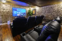 Huge Luxury 8 Bed Manor House Hot Tub Pool Table