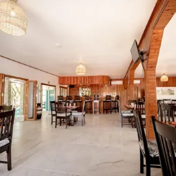 Falling Leaves Lodge
