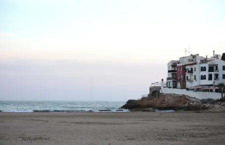 Casa Adosada con Jardin y Barbacoa a dos Pasos de la Playa Отели в г. Торредембарра