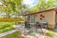 Happy Palette Home: Close to downtown+the lake! Fenced yard with outdoor dining