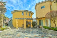 Ocean Views and Gourmet Kitchen - Luxurious Coastal Retreat