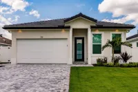Heated Pool, Outdoor Kitchen and Game Room - Exquisite Luxury Retreat Hotels in North Naples