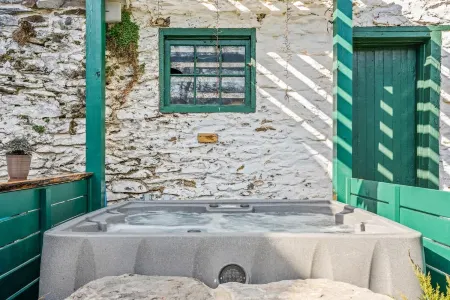 Charming Getaway with Hot Tub and Fire Pit - Unique Historic Retreat