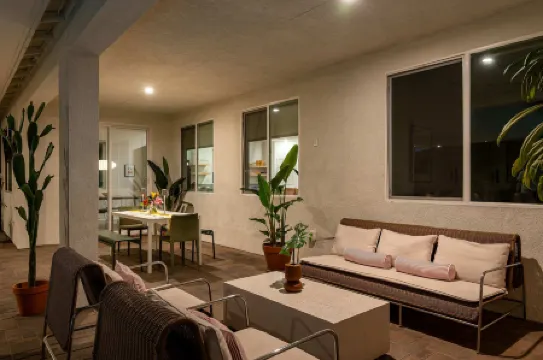 Luxurious Backyard with Heated Pool and Spa - Stunning Oasis