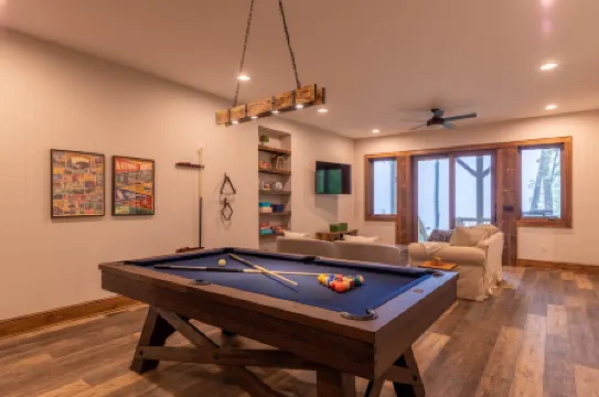 Game Room, Hot Tub, Scenic Deck and Views - Gorgeous Mountain Haven