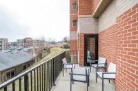 Modern Kitchen and Fitness Center with Outdoor Pool - Stylish Retreat