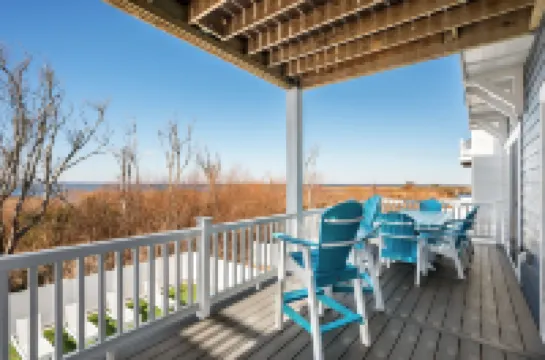 Stunning Coastal Retreat with Private Pool and Game Room - Luxurious Escape