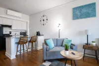 Stunning City Views and Modern Amenities - Stylish Haven Hotels in Peoria