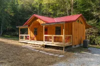 WiFi & Waterfront - Small Family Cabin - Creeksong - Red River Gorge, Kentucky! Hotels in Beattyville