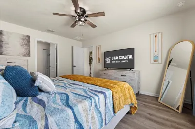 Fenced Private Backyard and Fully Equipped Kitchen - Spacious Charming Retreat Hotels in Palm Coast
