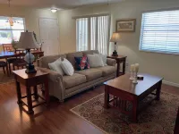 Lanai and Patio Dining - Charming Stylish Getaway