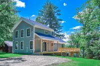 Private Waterfront with Hot Tub and Sauna - Luxurious Retreat Hotel di Fryeburg