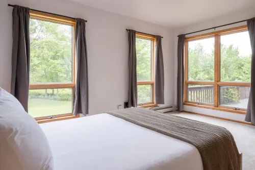 Breathtaking Mountain Views and Spacious Deck - Serene Retreat Hotels in Halcott