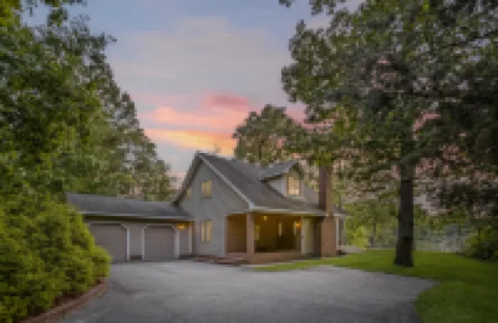 Hot Tub, Private Dock and Kayaks - Exquisite Waterfront Oasis Hotels in Queen Annes County