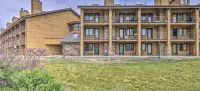 Swimming Pool and Hot Tubs - Cozy Studio Escape Hotel di Grand County