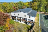 Modern Retreat - 3-story, Wi-Fi, West Knoxville Suite Hotels in Knox County