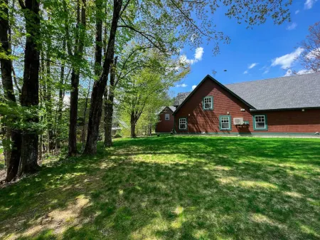 Spacious Living and Game Room with Deck - Stunning Mountain Haven