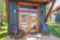 Cozy Cabin with Gas Fireplace and Modern Amenities - Charming Retreat