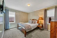 Private Boat Ramp and Kayaks with Stunning Views - Charming Lake Haven