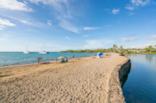 Direct Beach Access and Infinity Pool - Luxurious Coastal Haven