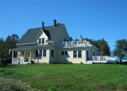 Beautifully Renovated 4 Bedroom Farmhouse