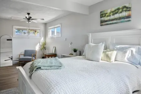 Mountain Top Retreat- amazing views, hot tub, game room, fire pit, pet-friendly