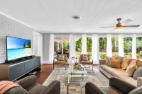 Casa Miramar: Private Beach Path & Pool Paradise