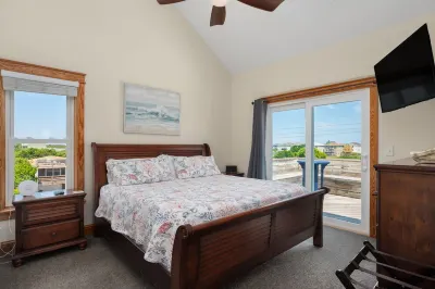 5 minute walk to ocean with opt heated pool, hot tub,game rm & tons of amenities
