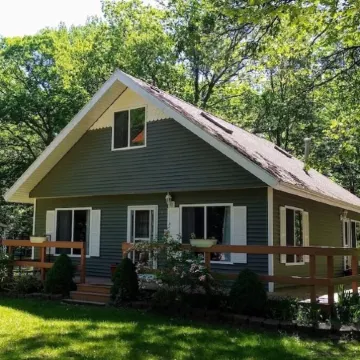 ‘Whispering Oaks’ Cottage with Lake Access, Outdoor Fire Pit and More!